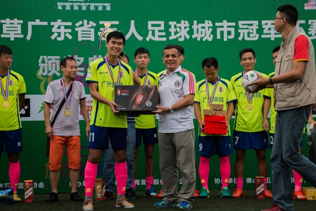 沃特斯40分广东胜山西 陈盈骏15+11广州胜福建