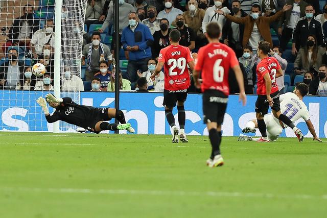 英超综合：曼联客场小胜切尔西